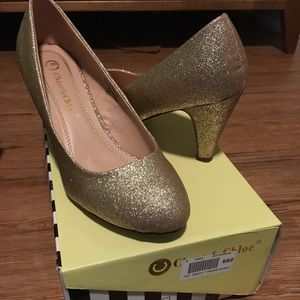 Chloe & Chloe sparkle gold shoes 9 heels ModCloth